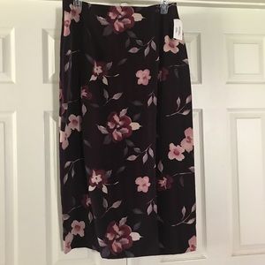 JUST IN! 🌺Floral Wraparound Skirt Size 15/16 NWT